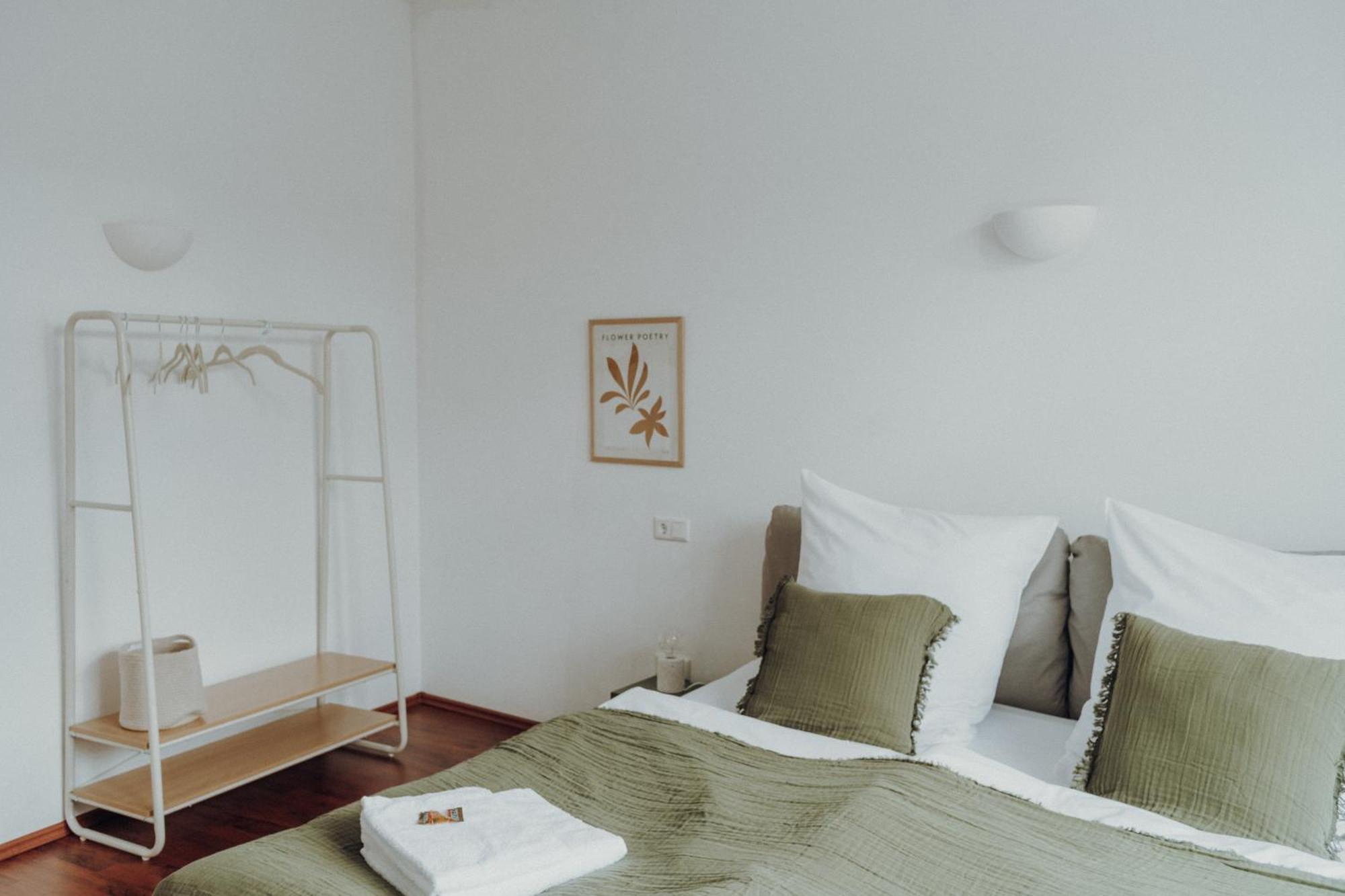 Weinstrassenzauber Altbauwohnung Mitten In Nw Apartment